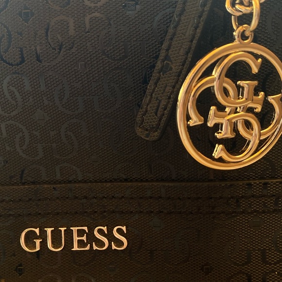 Guess Purse like new - Picture 3 of 7